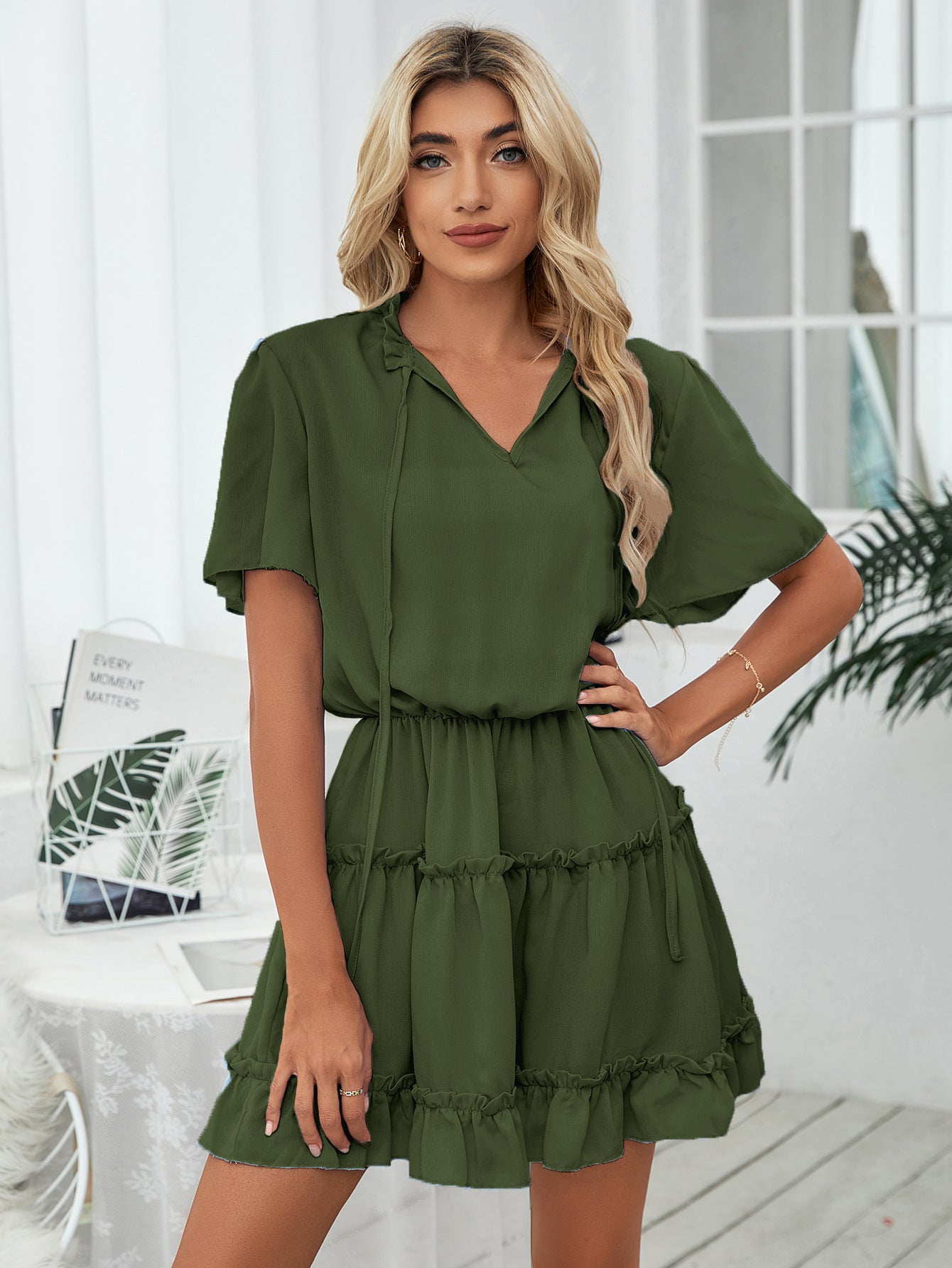 women's V-neck pleated mini skirt dress