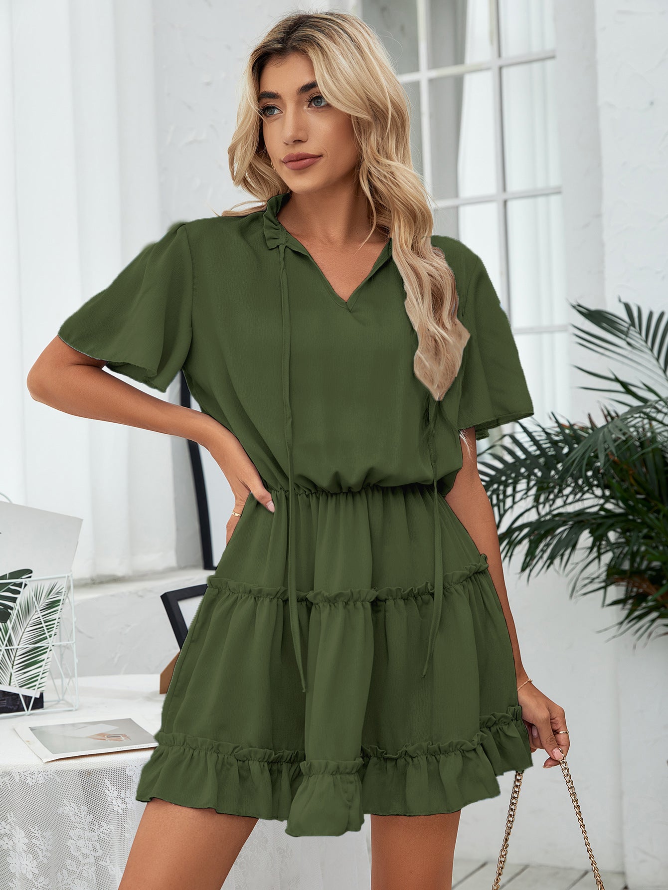 women's V-neck pleated mini skirt dress