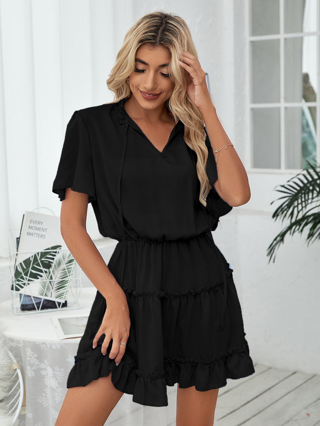 women's V-neck pleated mini skirt dress