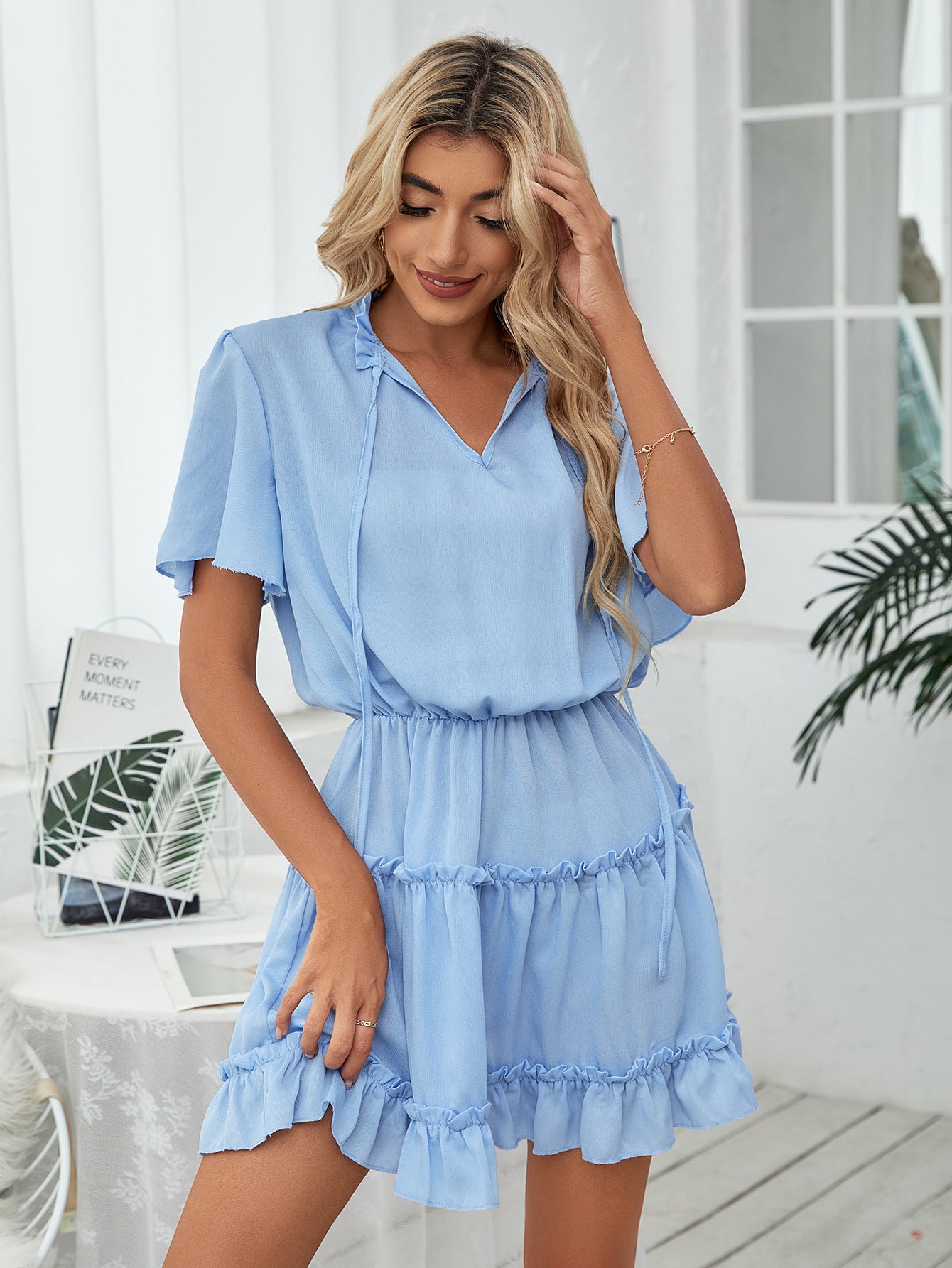 women's V-neck pleated mini skirt dress