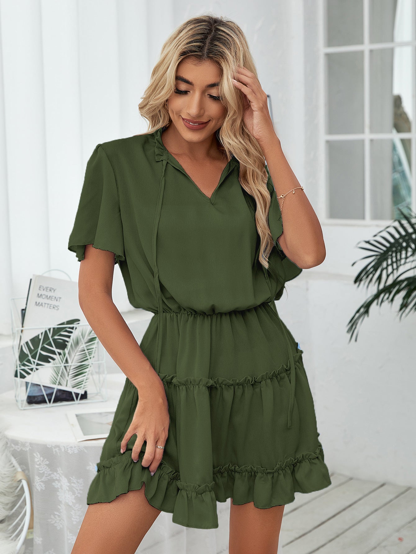 women's V-neck pleated mini skirt dress