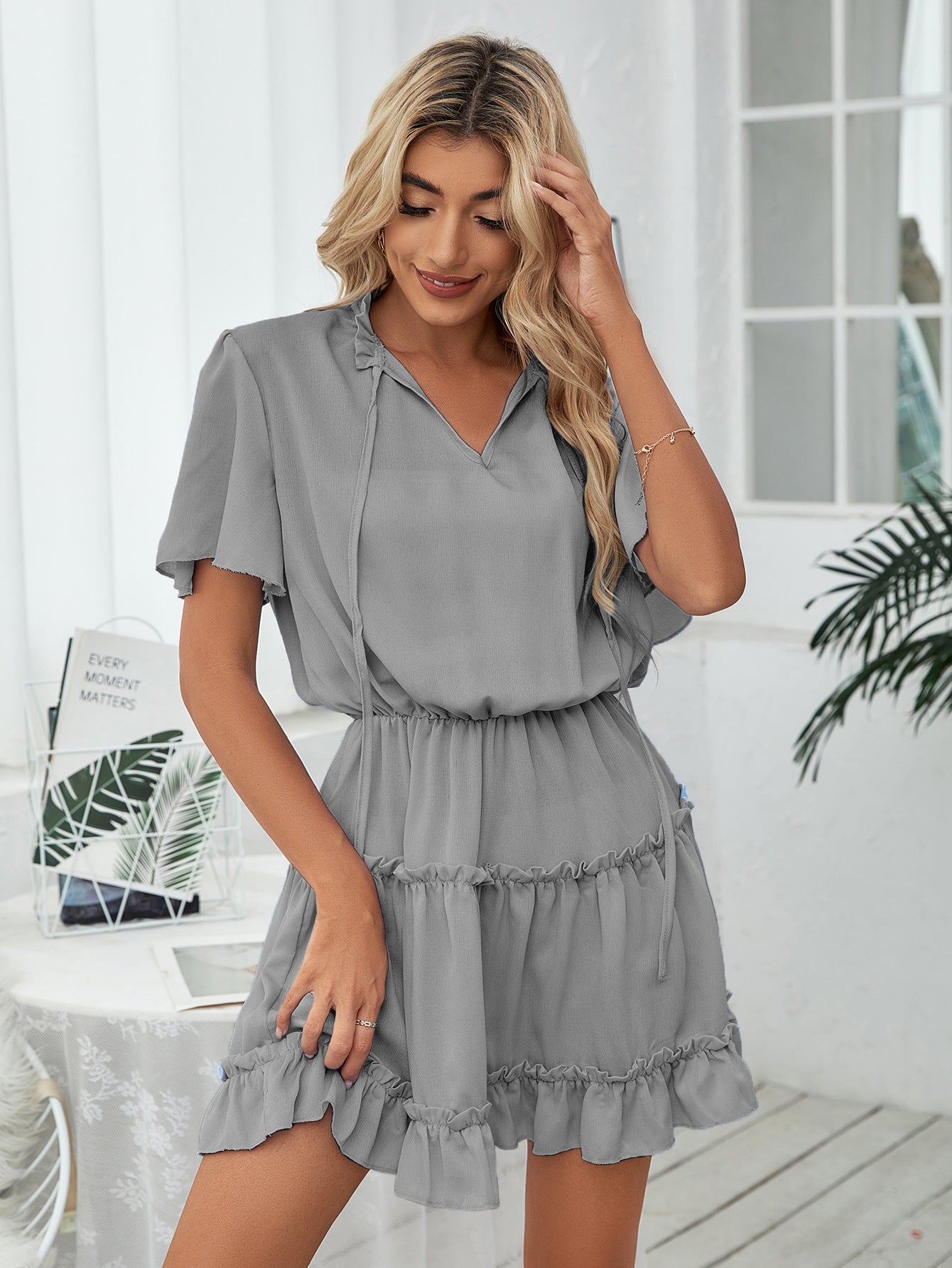 women's V-neck pleated mini skirt dress