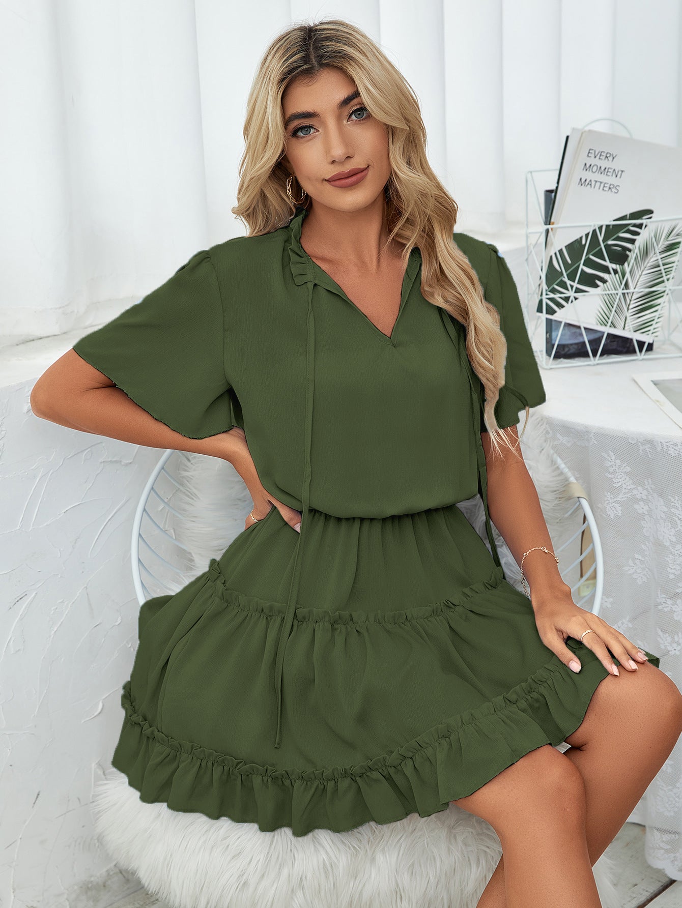 women's V-neck pleated mini skirt dress